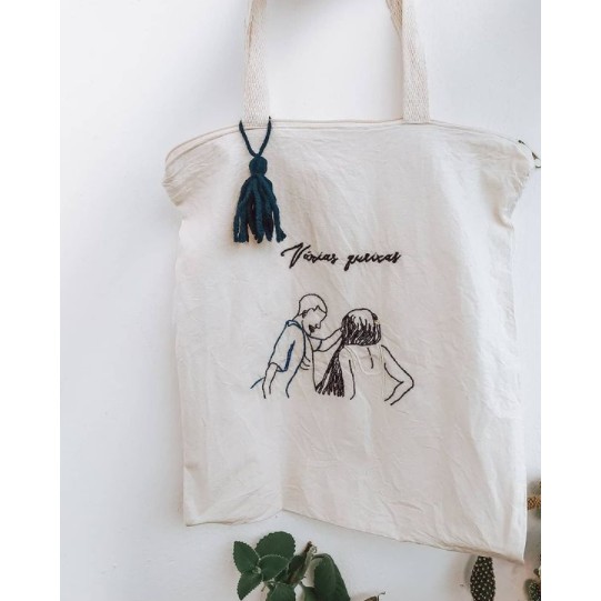 Bolsa ecobag bordada à mão com nécessaire - Várias Queixas