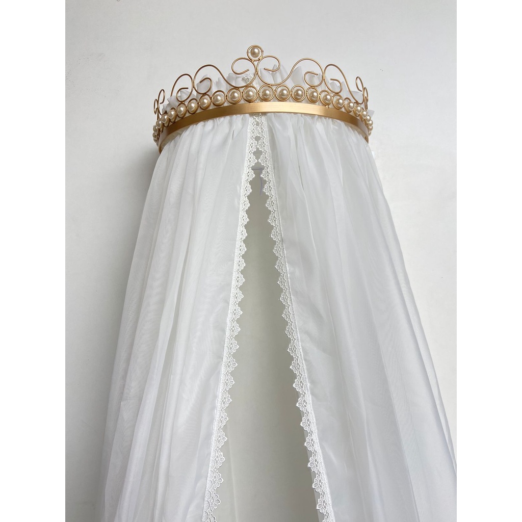 Dossel Dourado de Perolas e Mosquiteiro Voil Palha Bege com Renda