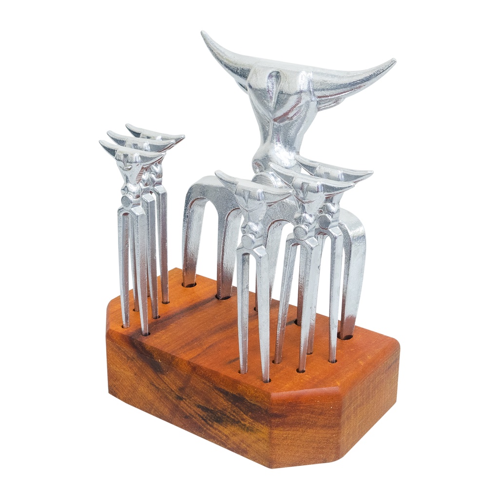 Kit  Garfo 5 Dentes Cabeça de Boi Churrasco  6 Garfinhos Petisco Suporte em Madeira Artesanal