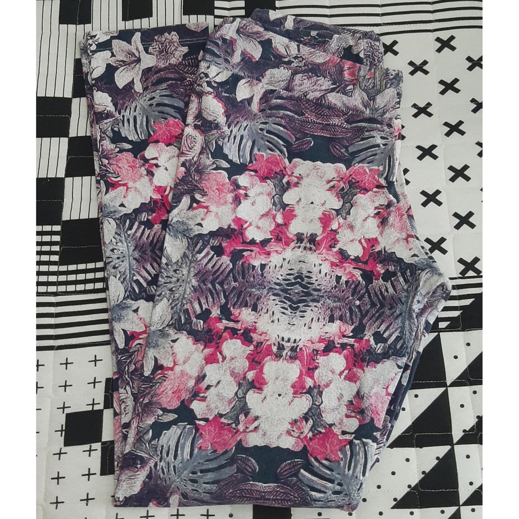 legging feminina de academia/fit/fitness - TAMANHO M - estampa floral/flores - exercícios físicos, atividades, físicas