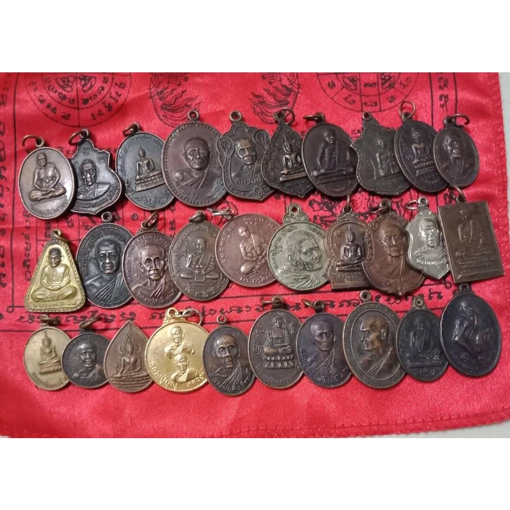 รูปสินค้า พระกล่องรวม สุ่มได้หลายองค์ พระแท้ ส่งฟรีถึงบ้าน
