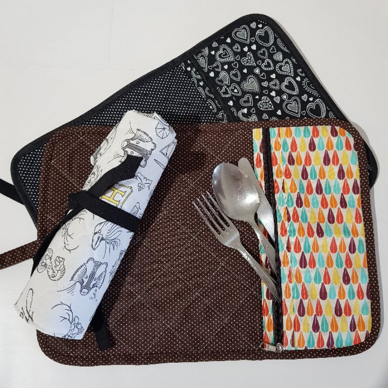 Jogo Americano de Tecido com Bolso de Ziper para Talheres e Alça 25x35. Enrolável. Organizador de Bolsa Termica