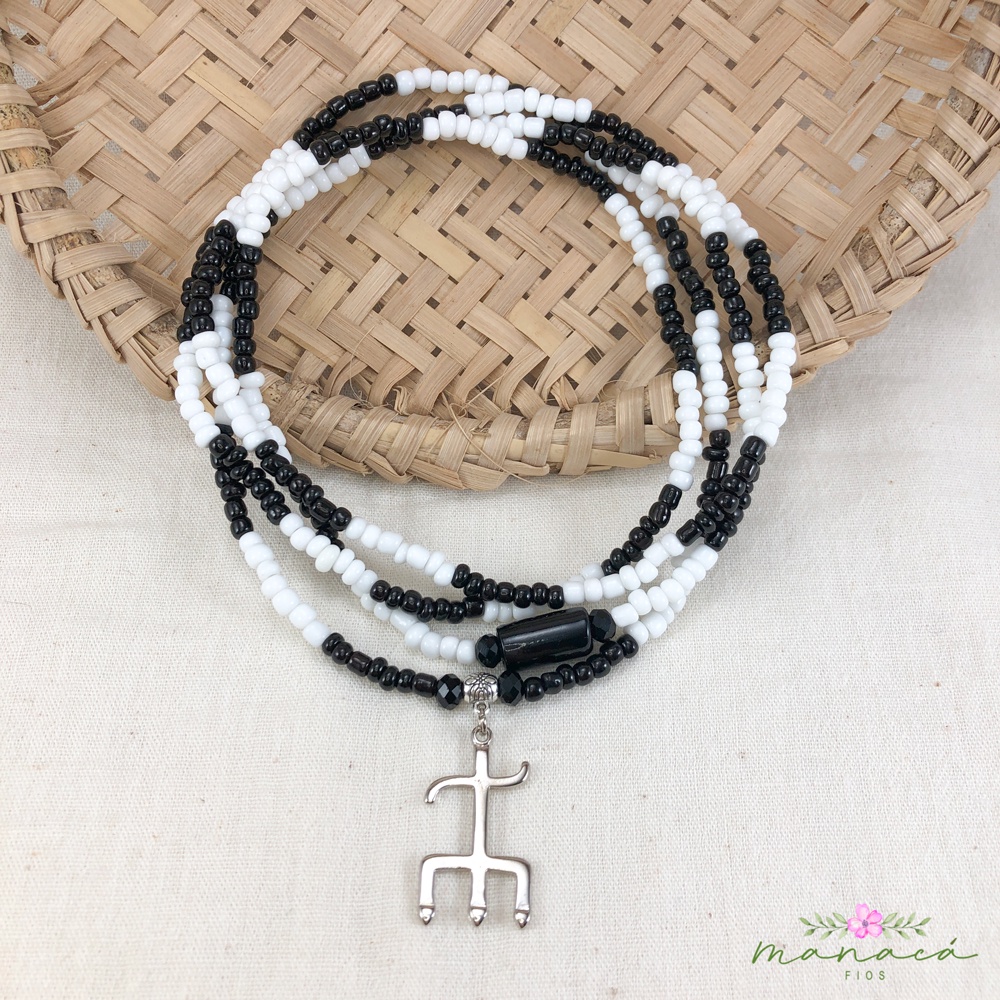 Guia de Exu Tranca Ruas das Almas – Fio de Conta Umbanda e Candomblé | Preta e Branca com Tridente Prata em Oferta na Shopee