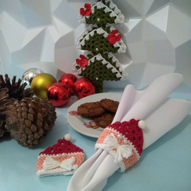 Decoração de Natal - Mesa Posta Anel Porta Guardanapos Papai Noel + Enfeite  de Porta Árvore de Natal + Pinhas de Artesanato | Shopee Brasil