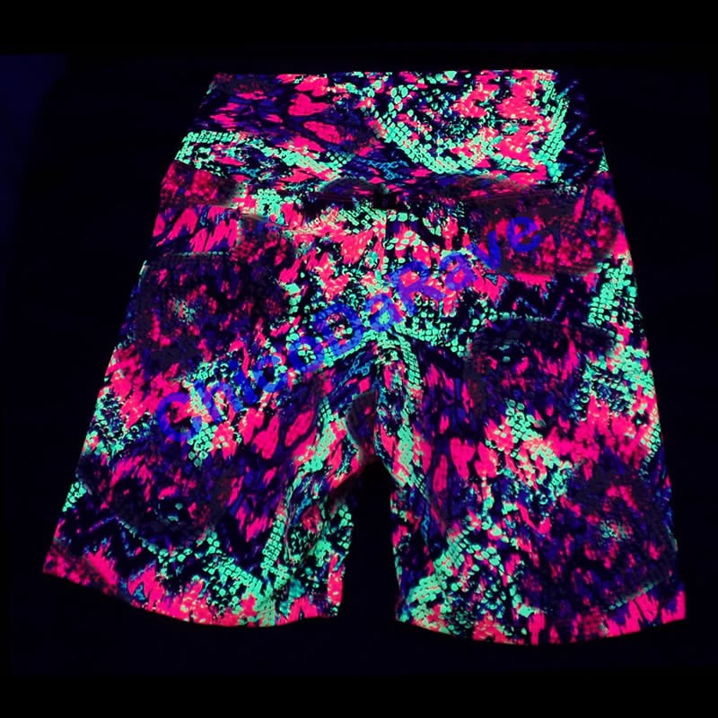 Bermuda Feminina Legging neon tipo escama de cobra Fluorescente - Brilha na Luz Negra!