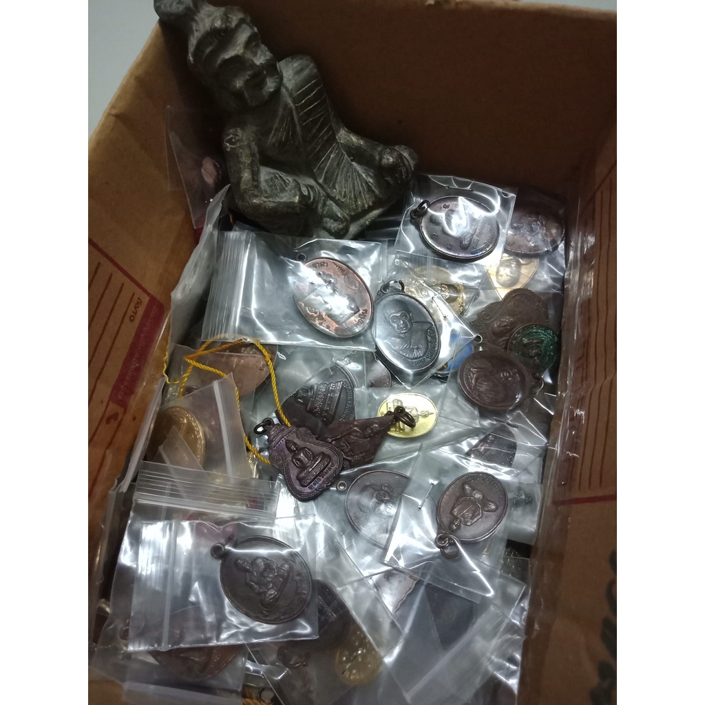 รูปสินค้า พระกล่องรวม สุ่มได้หลายองค์ พระแท้ ส่งฟรีถึงบ้าน