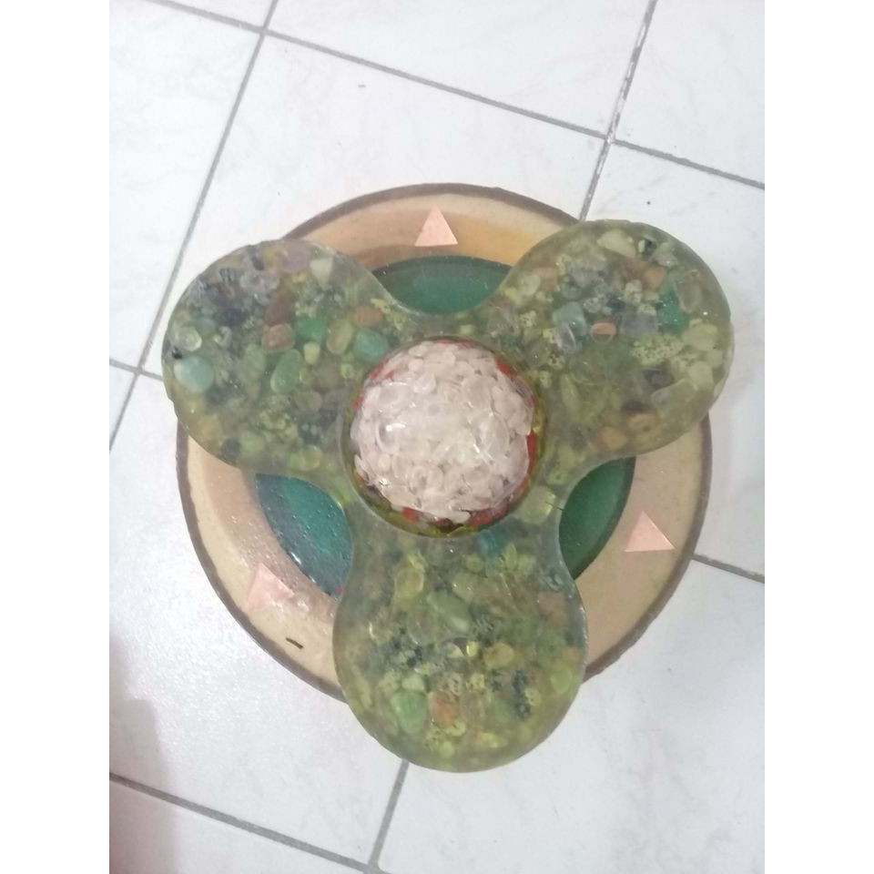 Orgonite Grande Hélice Cristais