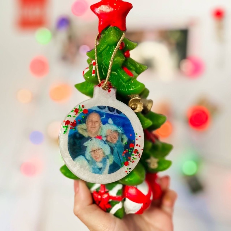 Bolinha de natal personalizada com foto | feito de resina, bola para árvore  de Natal, enfeite árvore de Natal, enfeite Natal | Shopee Brasil