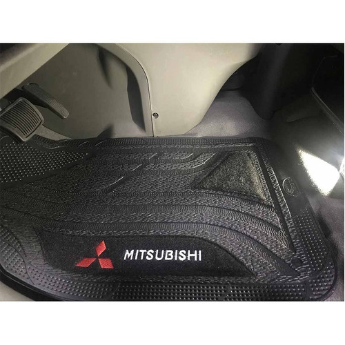 Jogo Tapete Borracha Logo Bordado Mitsubishi L200