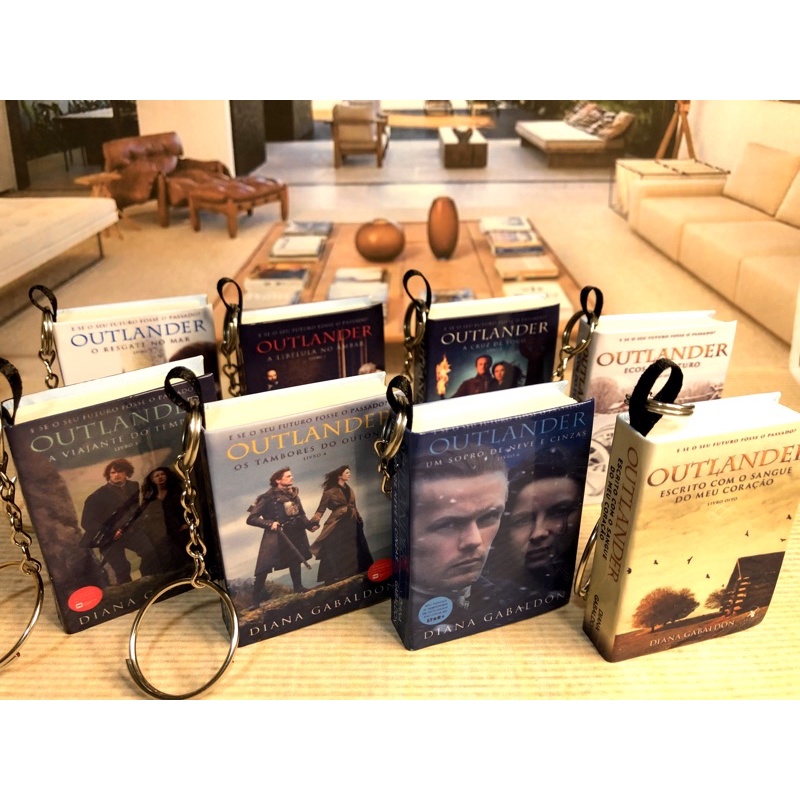 mini livro chaveiro /A VIAJANTE DO TEMPO/OUTLANDER /A LIBÉLULA NO ÂMBAR/CRUZ DE FOGO/Ecos do futuro