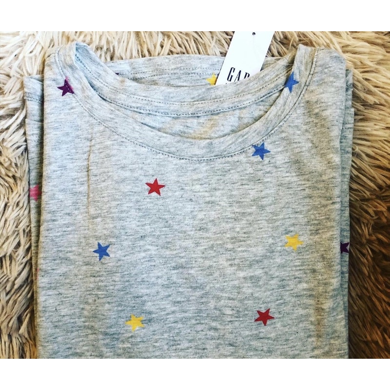camiseta/T-shirt cinza infantil com estrelas GAP original direto dos EUA