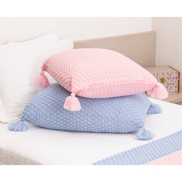 Capa De Almofada Pompom Decorativa Tricot Com Ziper Varios Tamanhos Modelo Istambul em Oferta na Shopee