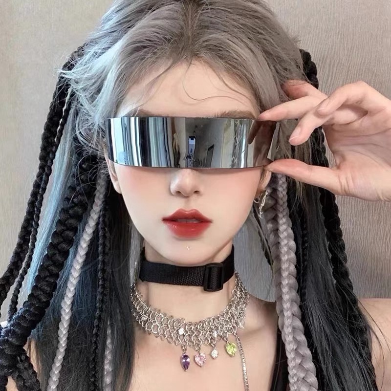 Óculos de sol no estilo punk, senso futurista de tecnologia, tendência ...