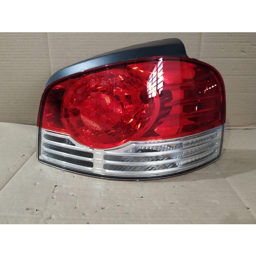 Lanterna Traseira Palio G4 2008 2009 2010 2011 2012 Com Grade cromada lado direito passageiro em Oferta na Shopee