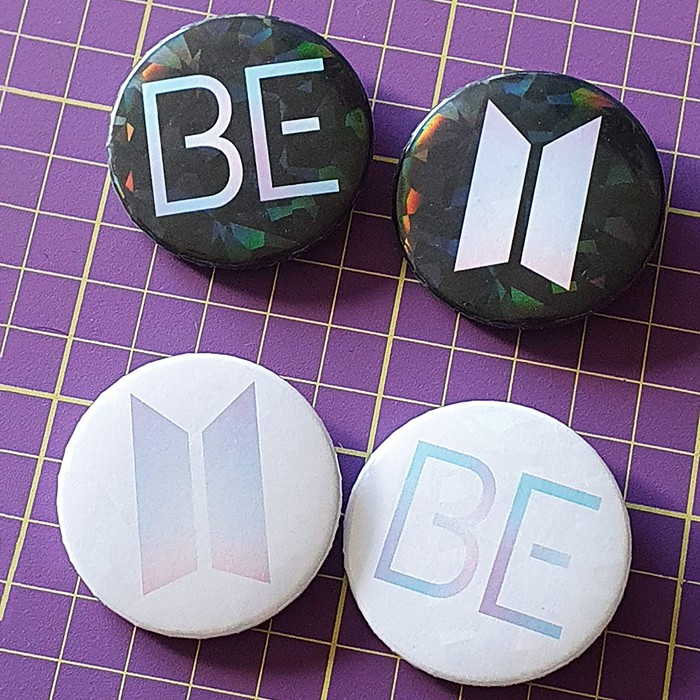 Kit Bottons Holográficos BTS BE - 2 unidades | Shopee Brasil