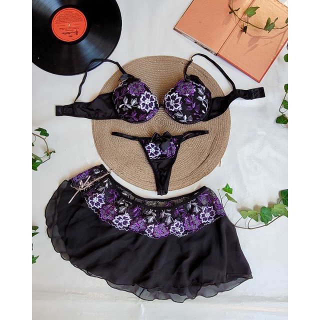 Conjunto Lingerie M ( nunca usado ) Soutien com bojo e aro + Calcinha + pareo