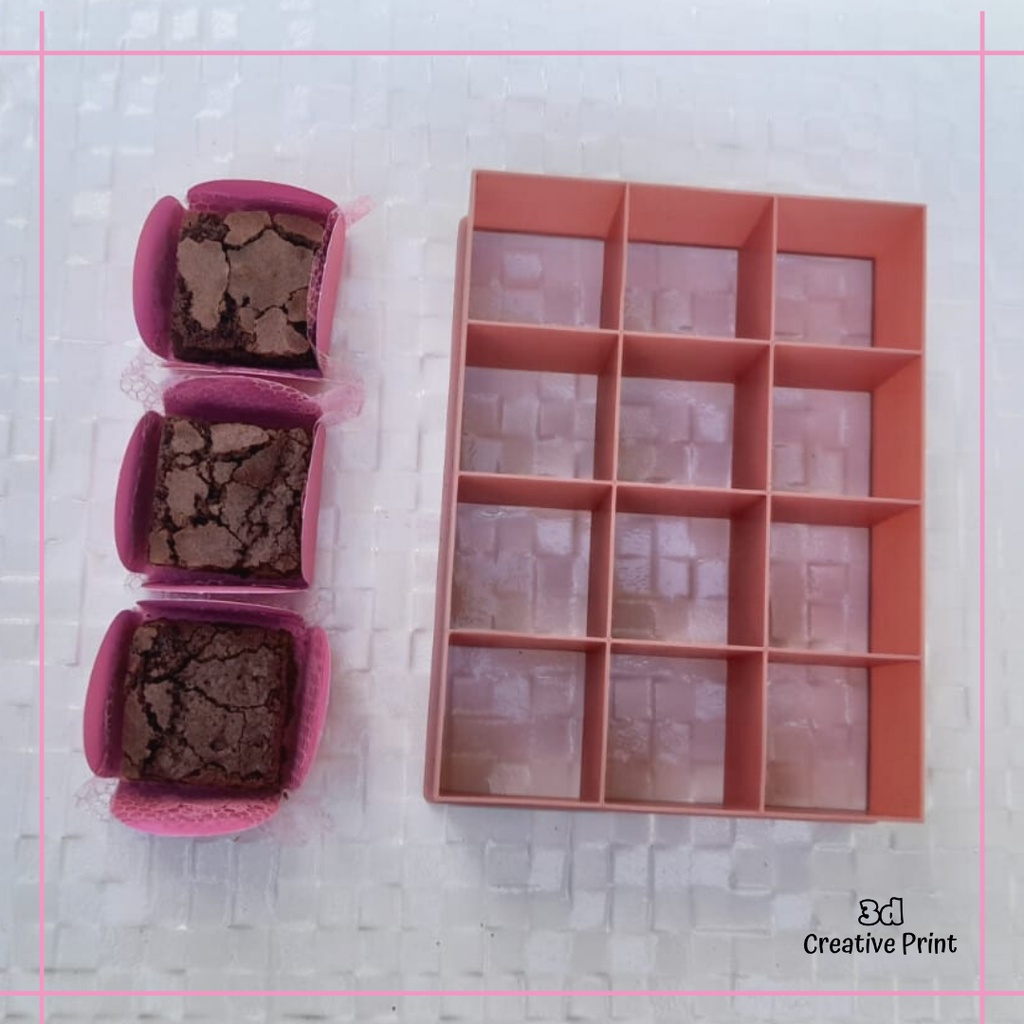 Cortador para Brownie quadrado 12 cavidades (serve para biscoito, palha, massas similares)