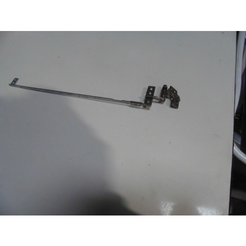 Dobradiça Lado Direito Para O Notebook LG R480 Com Haste