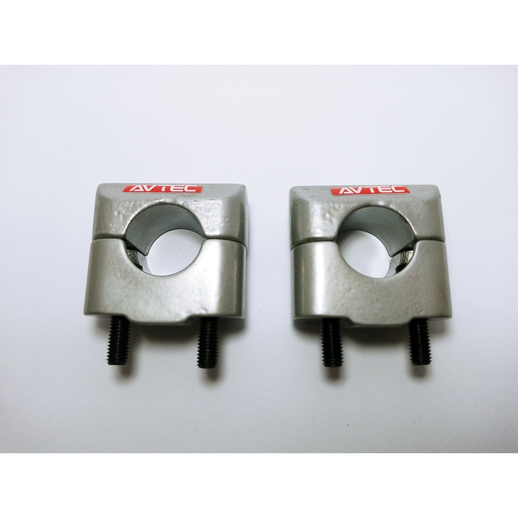 Par de Riser adaptador alongador elevador avanço 1,5 CM altura AVTEC para guidão de motos Fat Bar medida 28,5 MM, cor prata
