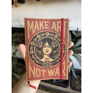 Sketchbook Caderno Make Art Not War - Faça Arte Não Guerra com Elástico e Marca Página