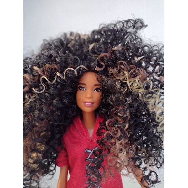 Barbie negra cacheada com luzes | Shopee Brasil