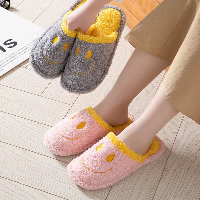 LIQUIDAÇÃO! Pantufa de Pelúcia Sorriso Feminina e Masculina – Quentinha, Macia e Super Confortável