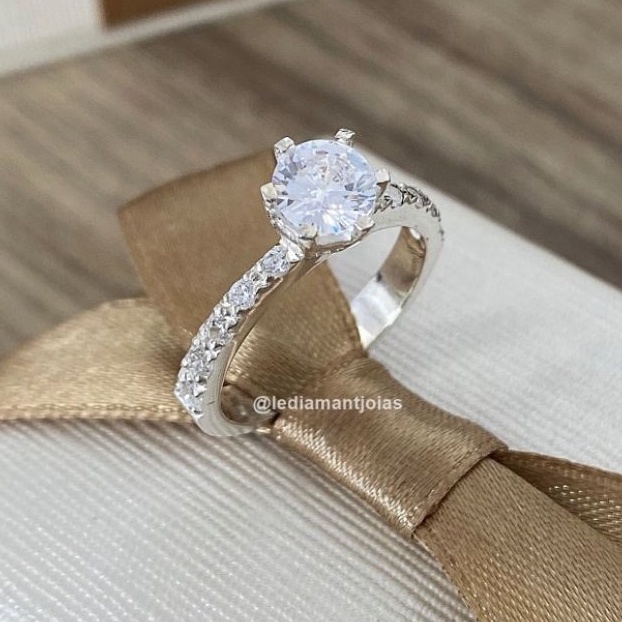 Solitário de Prata 925 cravejado com pedras de zirconia em Oferta na Shopee