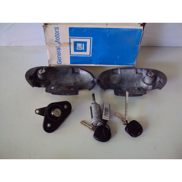 Corsa Jogo Cilindros Fechos Chaves Novo Original  Gm