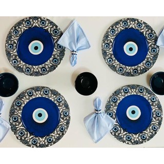Kit 12 Peças Com 4 Capas Sousplat + 4 guardanapos + 4 prendedores Perola, Mesa Posta MANDALA OLHO GREGO GIRASSOL GRATIDÃO CAFÉ Preço Fábrica Casamento Para Base Redonda Mdf Jogo Americano Redondo Com Bainha E Elástico Embutido Excelente Qualidade