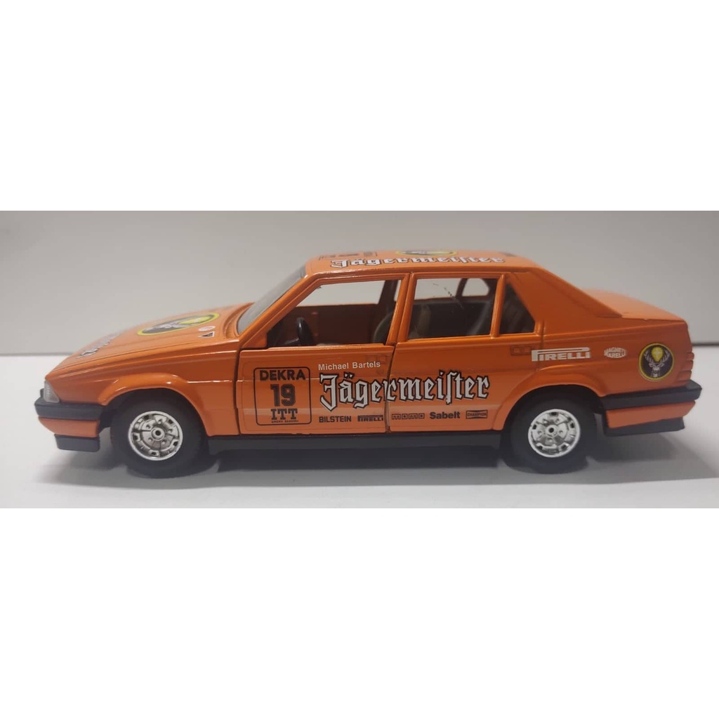 Leia o Anúncio - Miniatura Carro Carrinho Colecionável Coleção Alfa Romeo 75 Bburago 1/24 Antigo Raridade