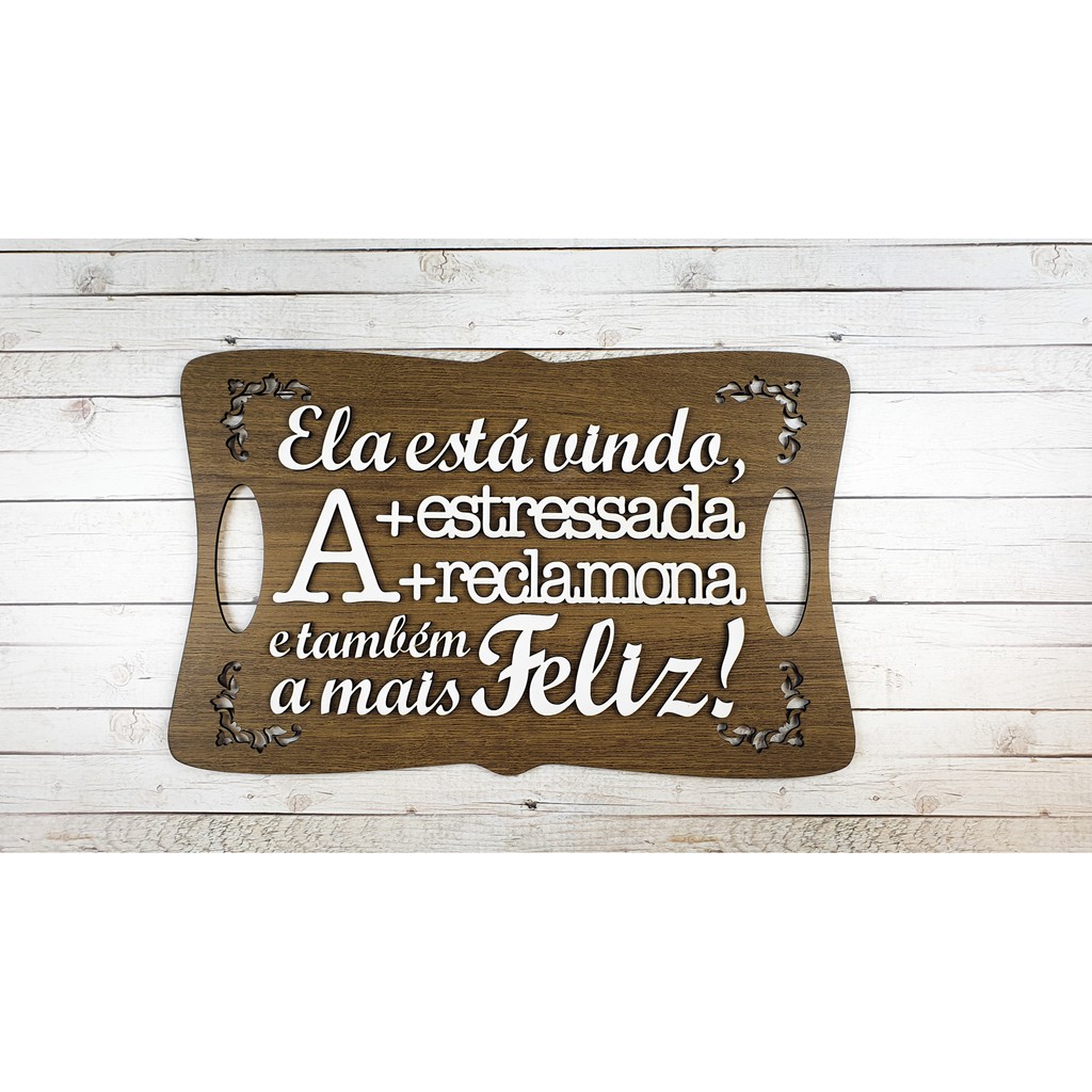 Placa Personalizada Lá vem a noiva a mais Linda + estressada e tambem a mais feliz letras em relevo