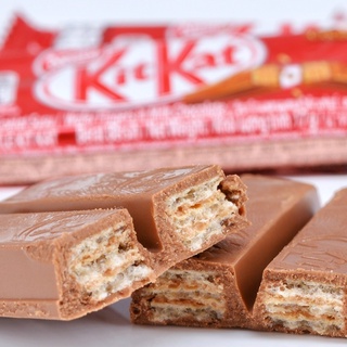 Chocolate Display Kit Kat Ao Leite E Dark C/24 Unidades De 41,5g ...