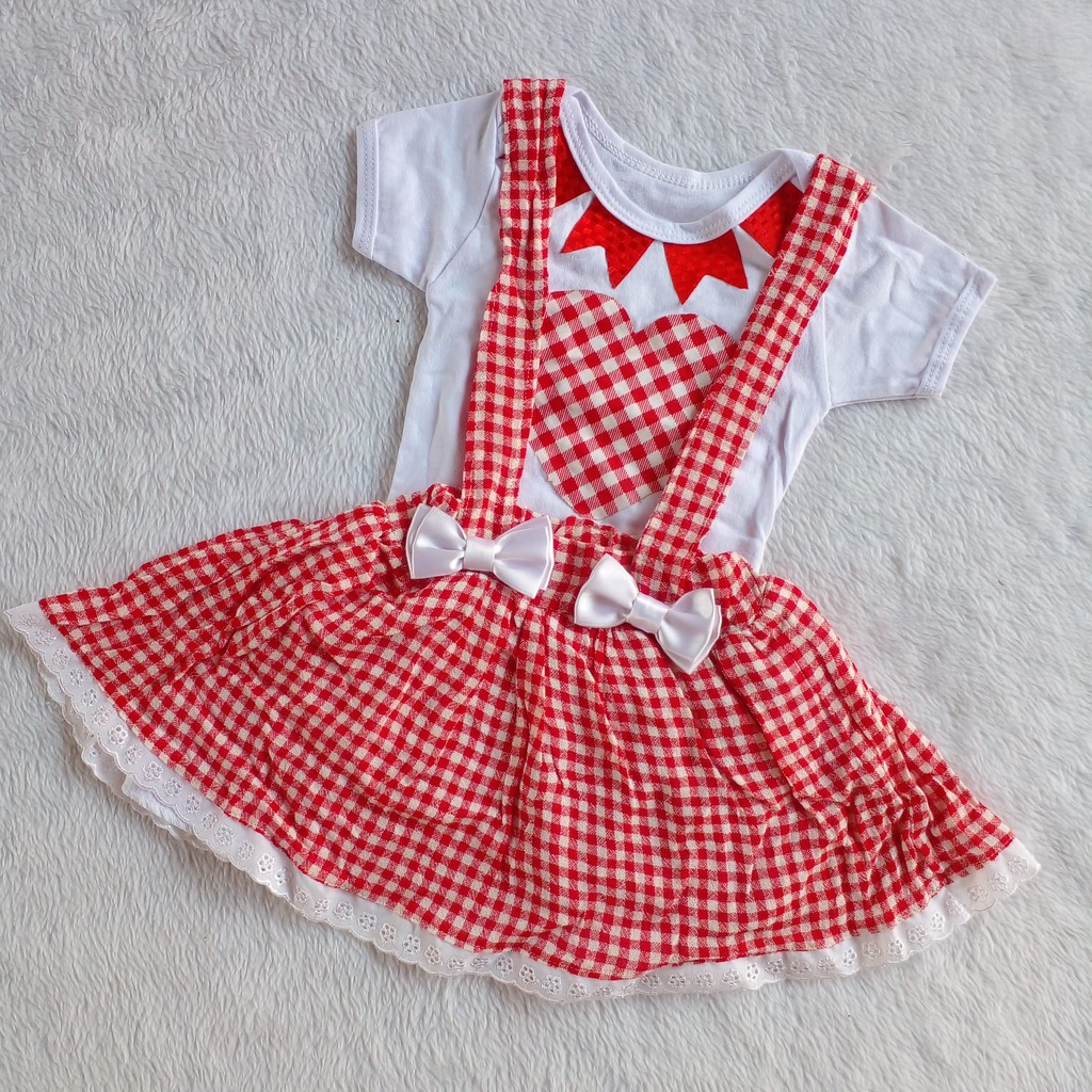 Conjunto junino de body com jardineira