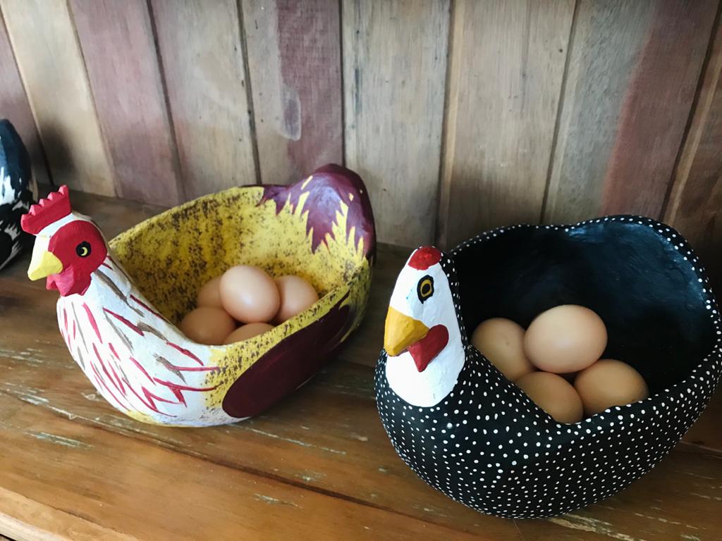 Galinha Porta Ovos Madeira Aberta