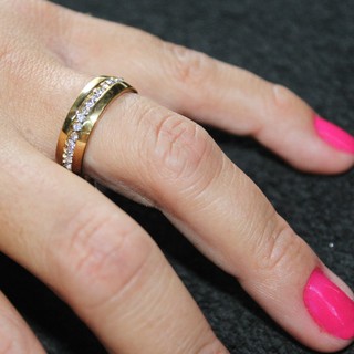 Aliança Anatômica Com Pedraria De Zirconia 5mm 1 Un Moderna Banhada Ouro 18k É De Aço Inox Não Enferruja E Não Descasca Alianças A-46