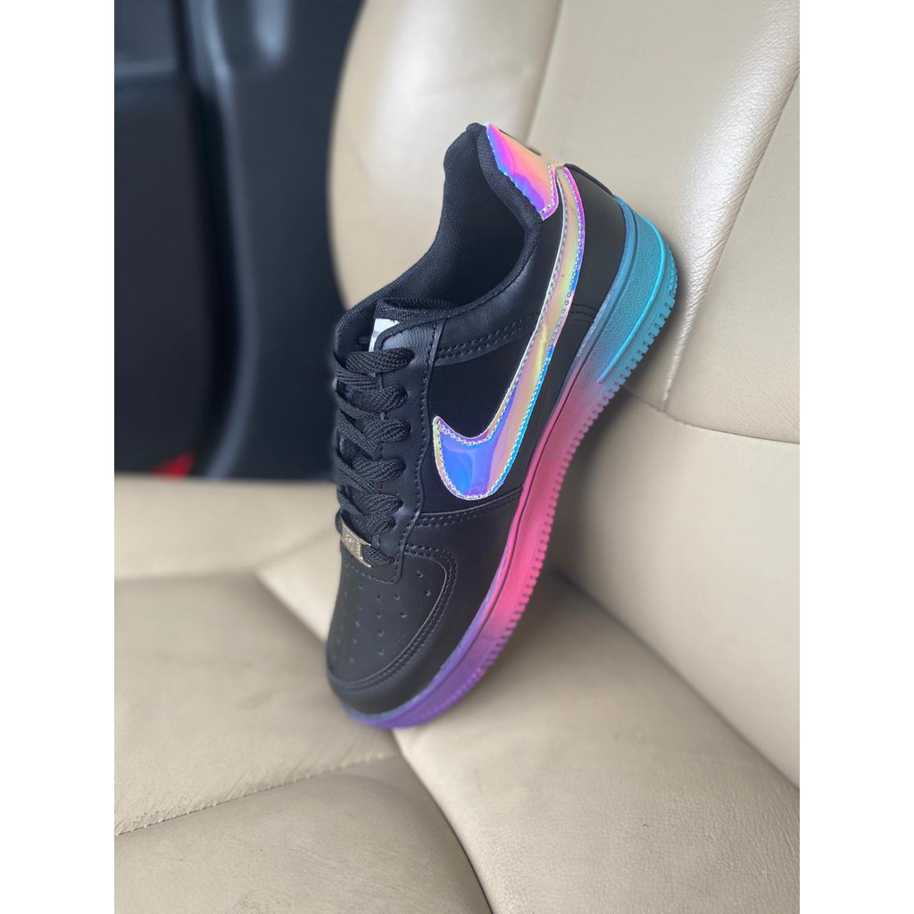 tenis nike preto colorido