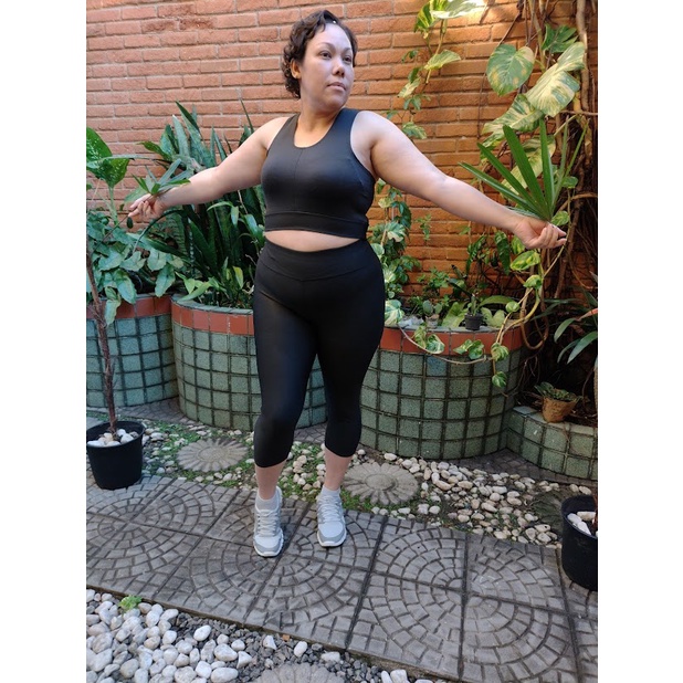 Calça Legging Capri Suplex Grosso Plus Size G1 G2 G3 G4 Anti Atrito Cintura Alta Fitness Feminino Academia