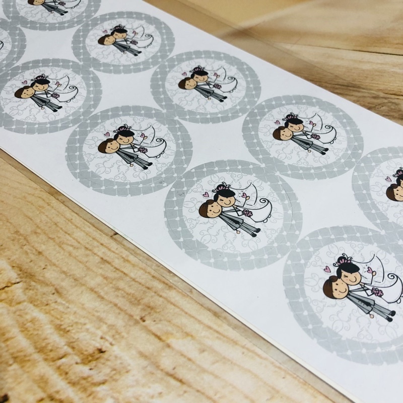 100 ADESIVOS REDONDOS NOIVINHOS (LATINHA/GARRAFINHA) CASAMENTO 47.6 em Oferta na Shopee