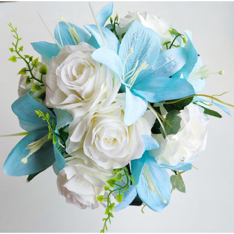 Buquê de noiva azul serenity claro flores artificiais arranjo rosas e  lírios casamento civil religioso | Shopee Brasil