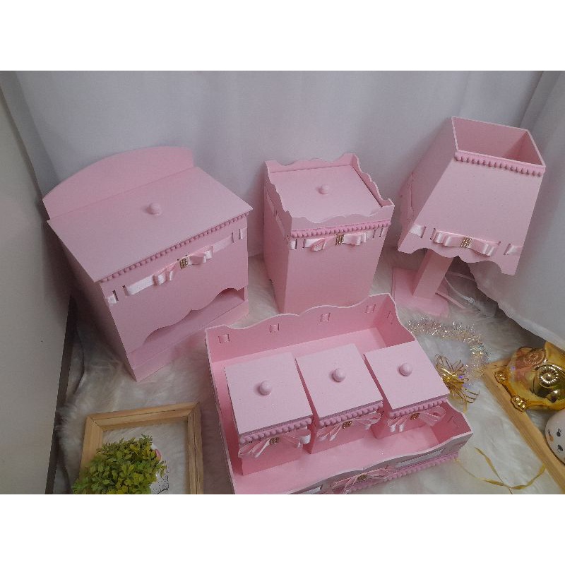 kit higiene menina 07 peças em mdf com pintura especializada com gliter auto brilho na cor rosa