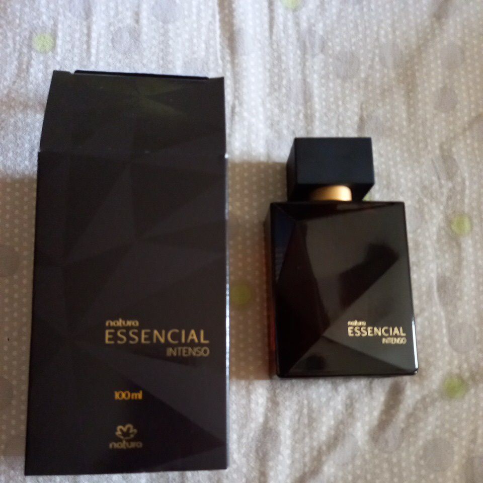 Perfume masculino natura ESSENCIAL INTENSO | Shopee Brasil