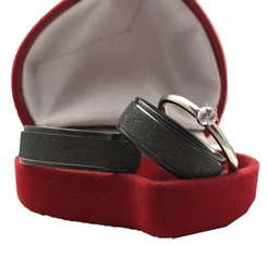 Par de Aliança Preta Black de Compromisso/Namoro Diamantada + Anel Solitário