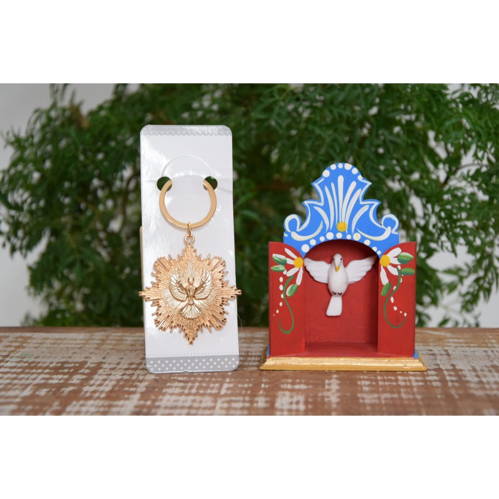 Lindo kit Oratório em Madeira 11 cm + Lindo Chaveiro em Metal Divino Espírito Santo- Artigo Religioso- Cátolico- Presente de Natal