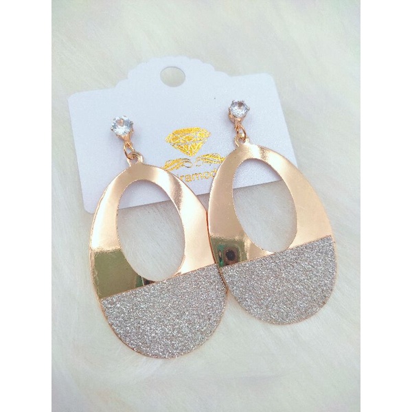 brinco metal encapado com glitter