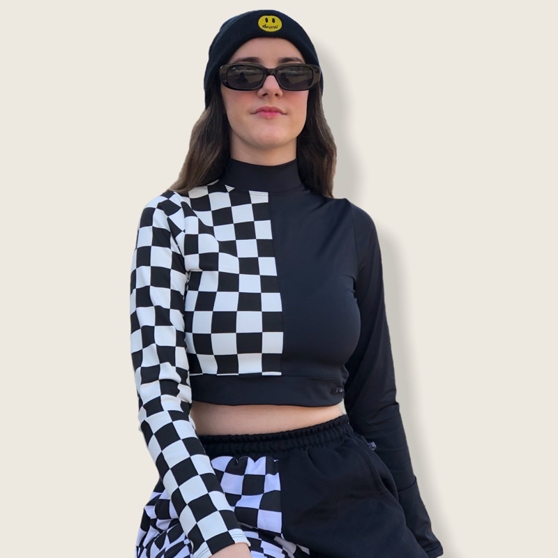 Cropped Meio a Meio Preto e Quadriculado Gola Alta Roupas Femininas