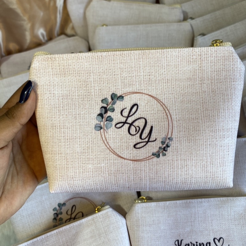 PRODUÇÃO EM 3 DIAS ÚTEIS + FRETE - Necessaire de Casamento c/ Nome e Monograma do Casal em Oferta na Shopee