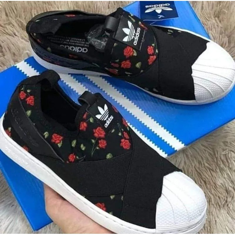 tenis adidas feminino com flores