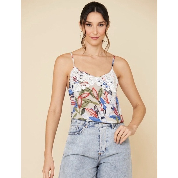 Camiseta renda floral