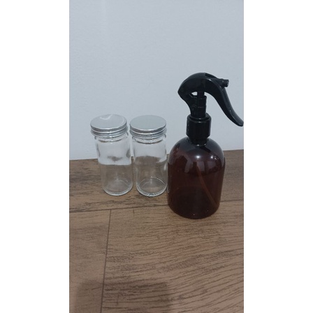 kit 2 Potes 100ml com tampa dourada ou prata, 1 frasco pet âmbar 250ml com gatilho preto.