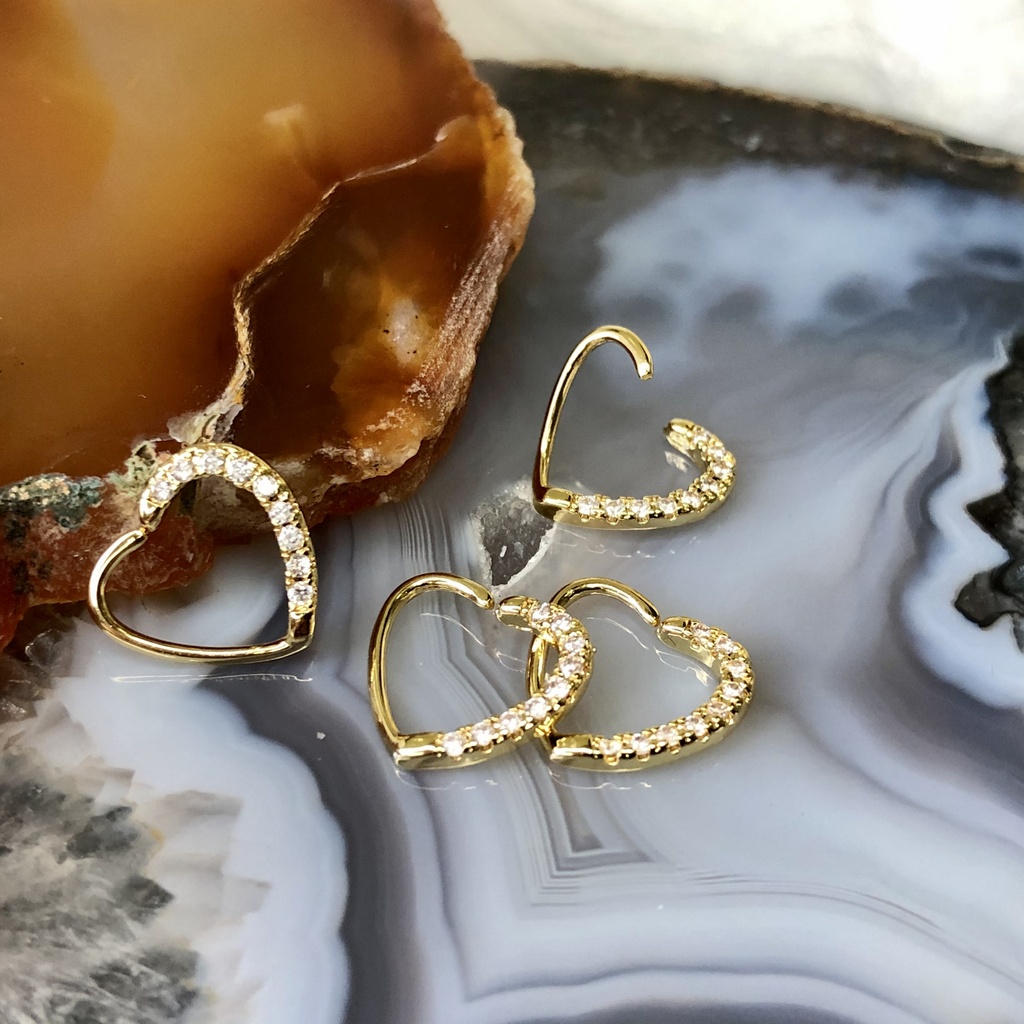 Piercing Orelha Daith Coração Cravejado E Dourado